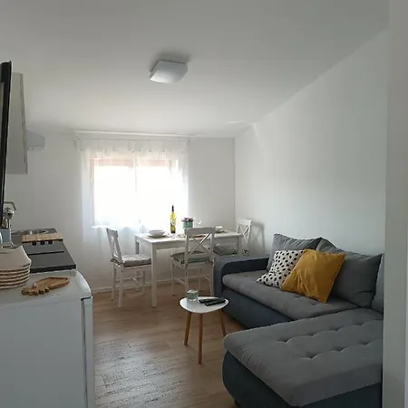 شقة Apartman Dona